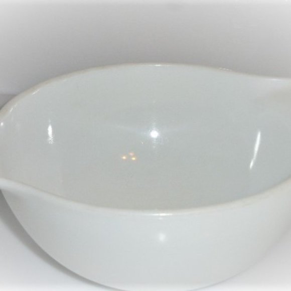 Vintage Pyrex MIXING BOWL Milk 1.5 QT Glass Bowl Serving Bowl Pyrex Ovenware - Picture 1 of 4